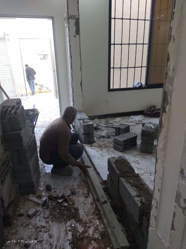 نحن في مؤسسة تكسير الجدران بالرياض نضع بين يديك خبرة طويلة في مجال ترميم المباني باستخدام أحدث التقنيات وأجود المواد، مع فريق عمل مدرب يضمن لك نتائج تفوق توقعاتك. اتصل بنا الآن على:
